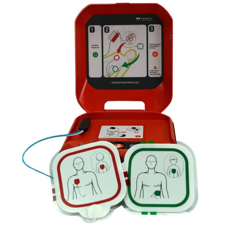 El desfibrilador HeartSave YA, un equipo completamente automático que garantiza una respuesta rápida y segura en emergencias cardíacas en cualquier espacio cardioprotegido.